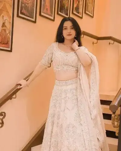Escort Karauli